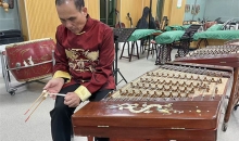 用一双受限的手，重启人生——“两指”琴师李国标的追梦故事