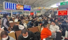 “反向春运”渐成新潮 正向反向都是家的方向