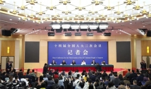 关于养老服务改革、困境群体帮扶、儿童福利等问题 民政部部长作出回应